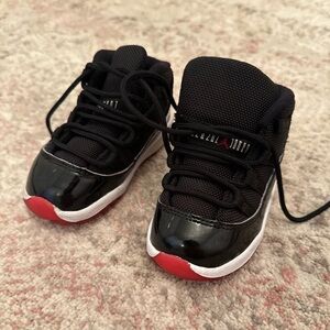 Toddler Retro Jordan Sneakers size 6